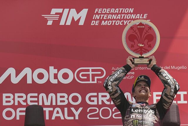 Marc M�rquez, en el podio de Mugello.