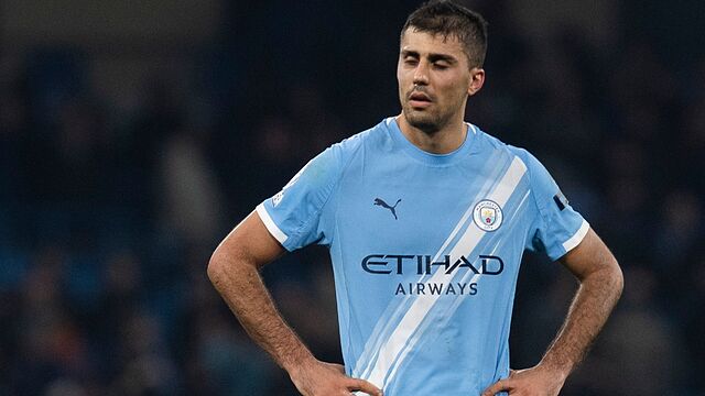 El centrocampista del Manchester City insinu� una conspiraci�n contra su equipo