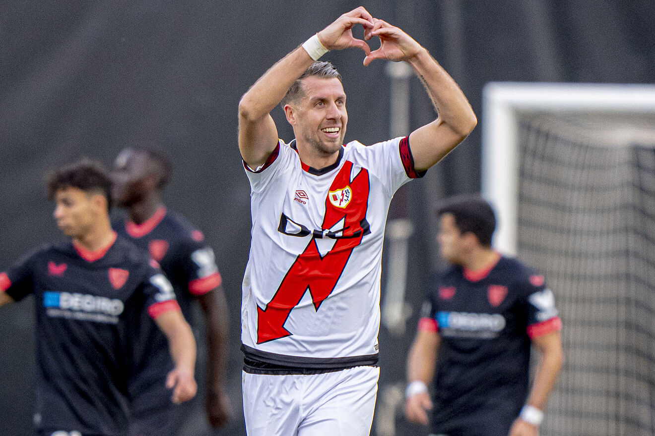 Lejeune celebra un gol con el Rayo Vallecano.