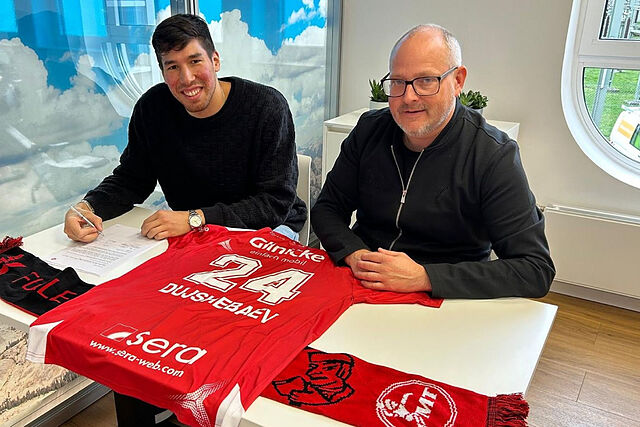 Dani Dujshebaev y Andreas Mohr, miembro de la junta directiva del MT Melsugen.