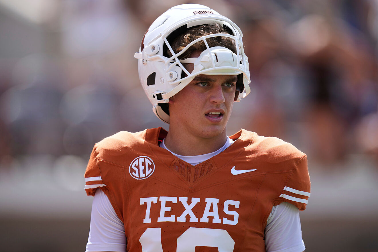 Texas quarterback Arch Manning (16) warms up before an NCAA college...
