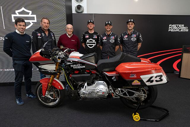 La presentaci�n del acuerdo en Le Mans.