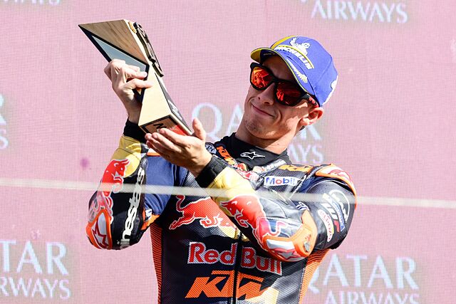 Pedro Acosta, en el podio de Portimao.