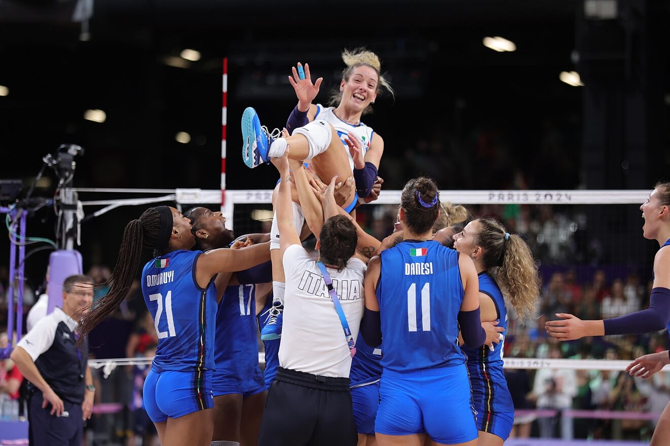 US falls to Italy, who are crowned Olympic volleyball champions for the first time