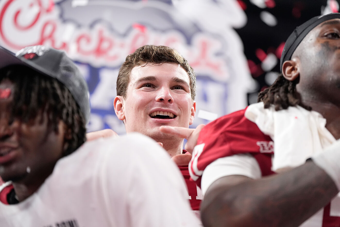 Fernando Mendoza's "misfits" speech captures the emotion of a team...