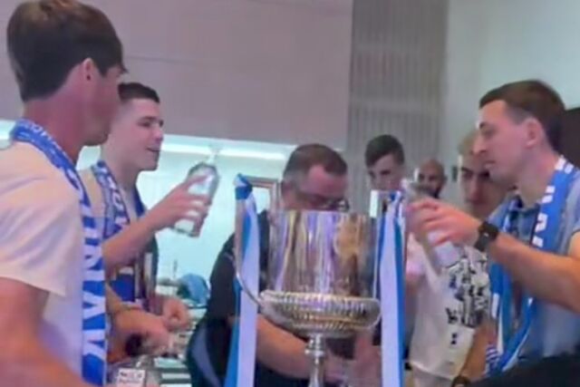 Aritz, Zubeldia, 'Barrene' y Oyarzabal preparan un gin tonic en la Copa con Jhonny, el cocinero y m�tico bartender.