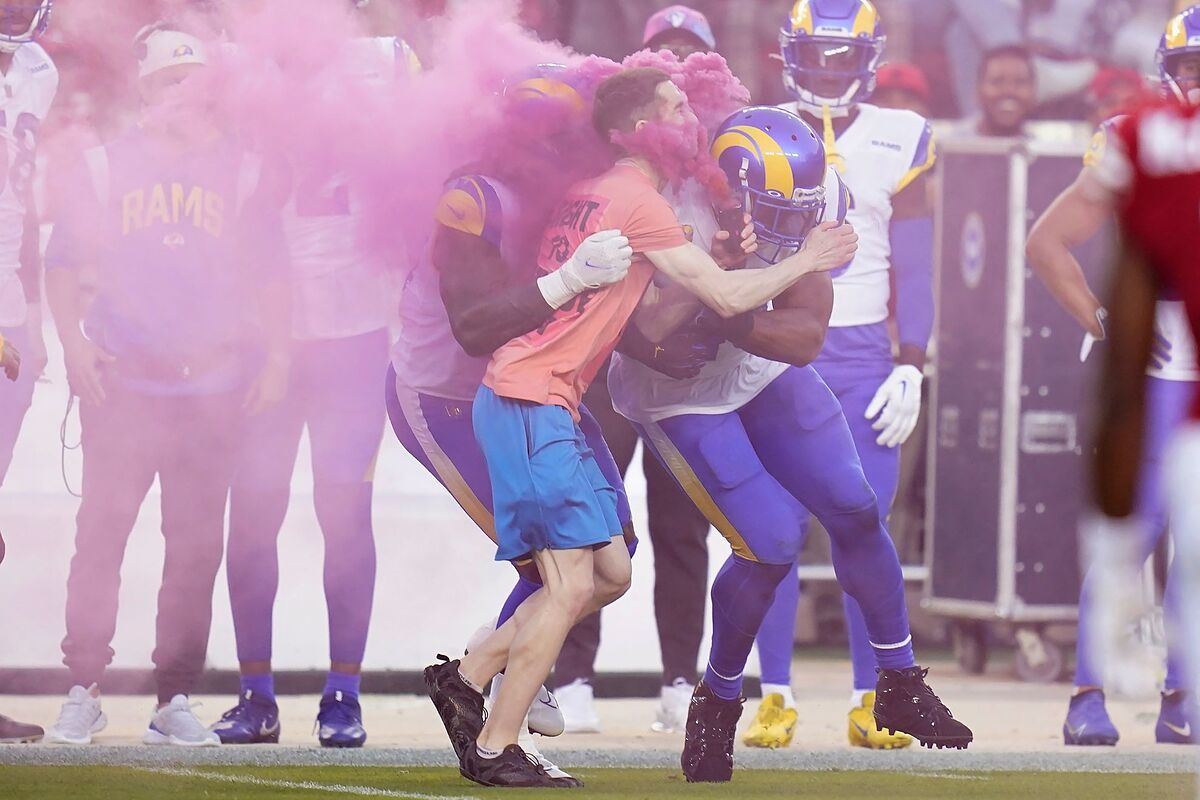 Rams circus: Bobby Wagner tackles field invader, teammates fight each ...