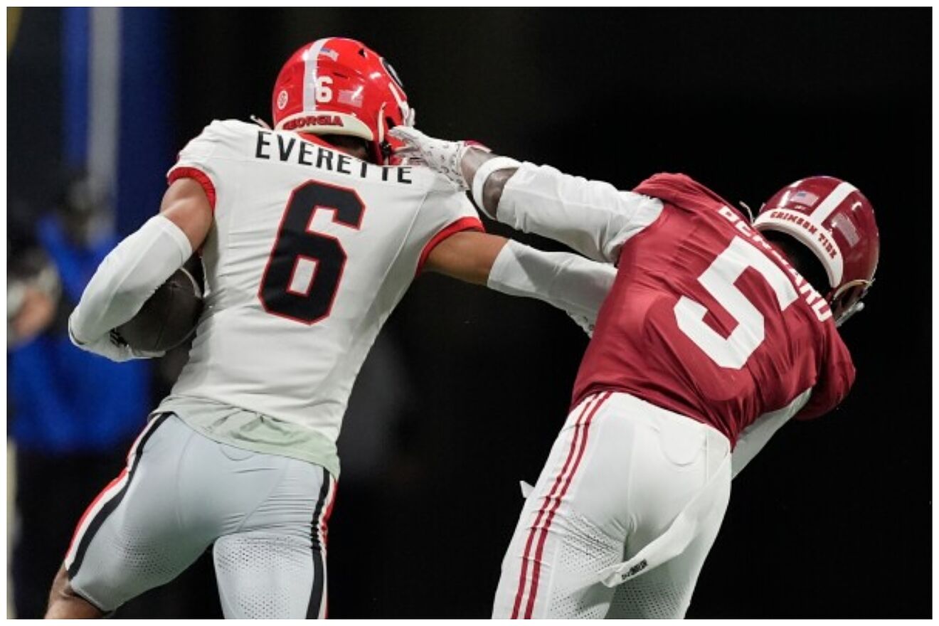 Georgia defensive back Daylen Everette (6) runs an intercepted ball...