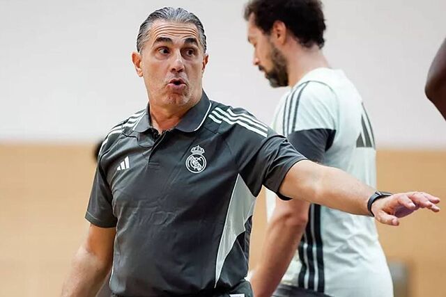 Sergio Scariolo da instrucciones durante un entrenamiento del Real Madrid.