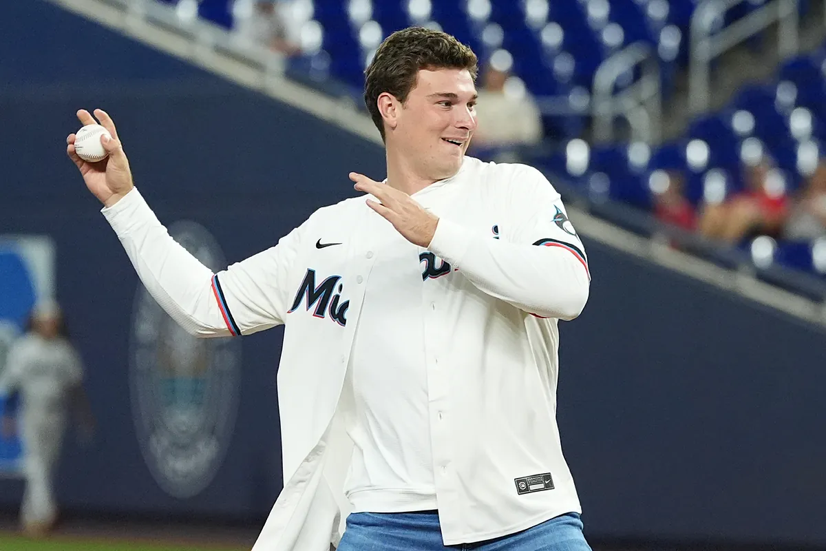 Fernando Mendoza's first pitch at Marlins game stuns the world for the wrong reasons