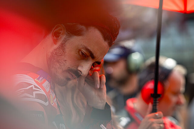 Pecco Bagnaia, con gesto serio, en el Red Bull Ring.