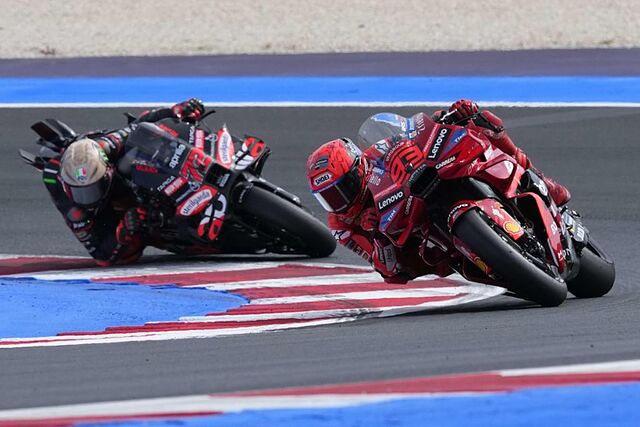 Marc M�rquez, delante de Bezzecchi.