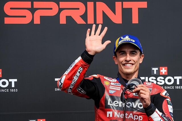 Marc M�rquez, en el podio del Sprint de Brno.