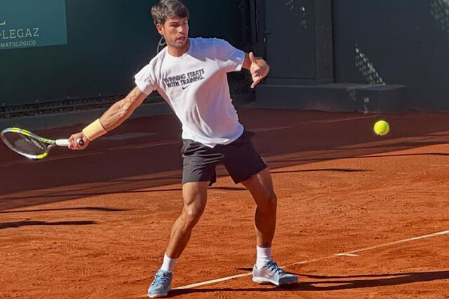 Carlos Alcaraz durante su entrenamiento de hoy con Mart�n Landaluce.