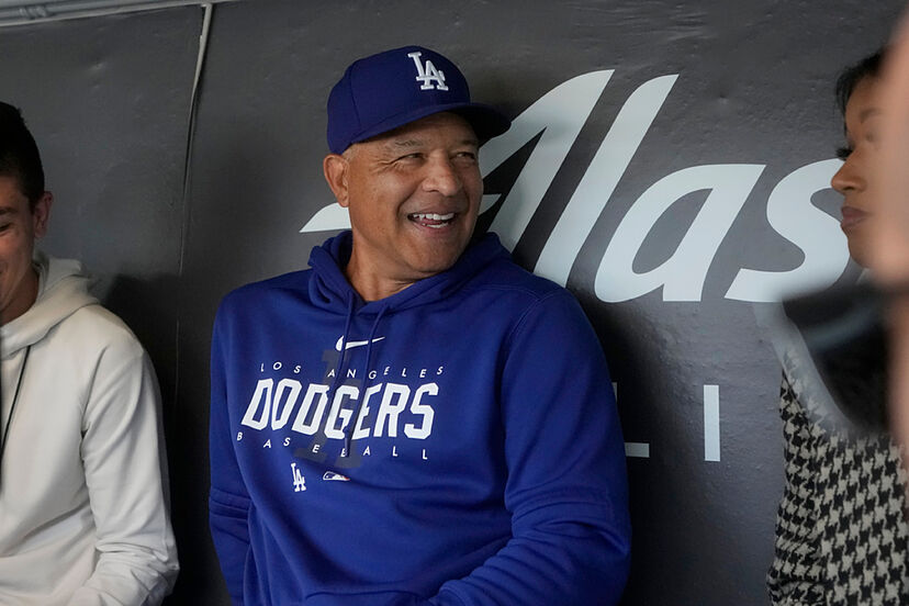 Dodgers' Dave Roberts opens up on Clayton Kershaw's retirement odds | Marca