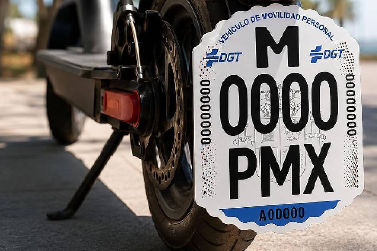 Evita multas con tu patinete eléctrico: aquí tienes la matrícula que necesitas por menos de 8 euros.