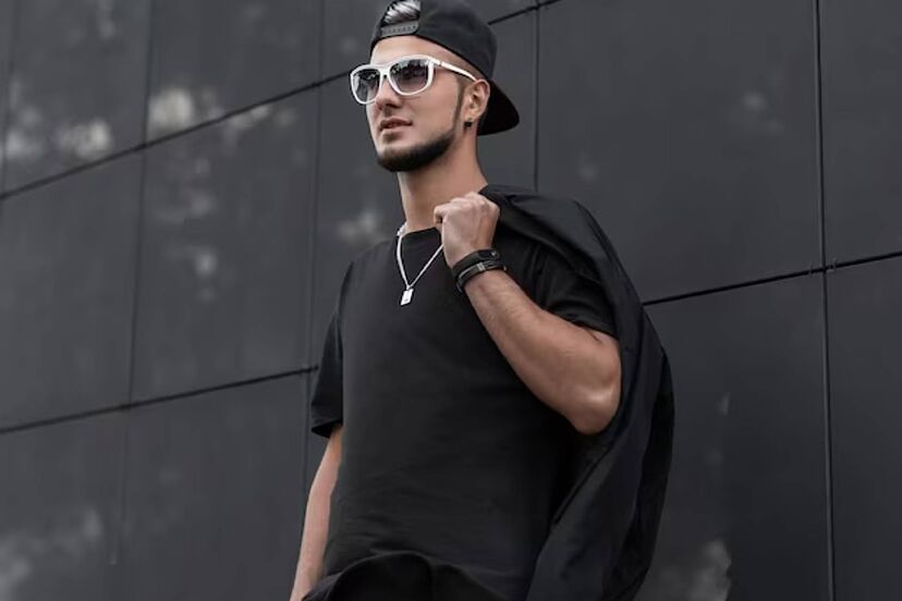 What does it mean if a person always wears black clothes, according to  psychologists? | Marca