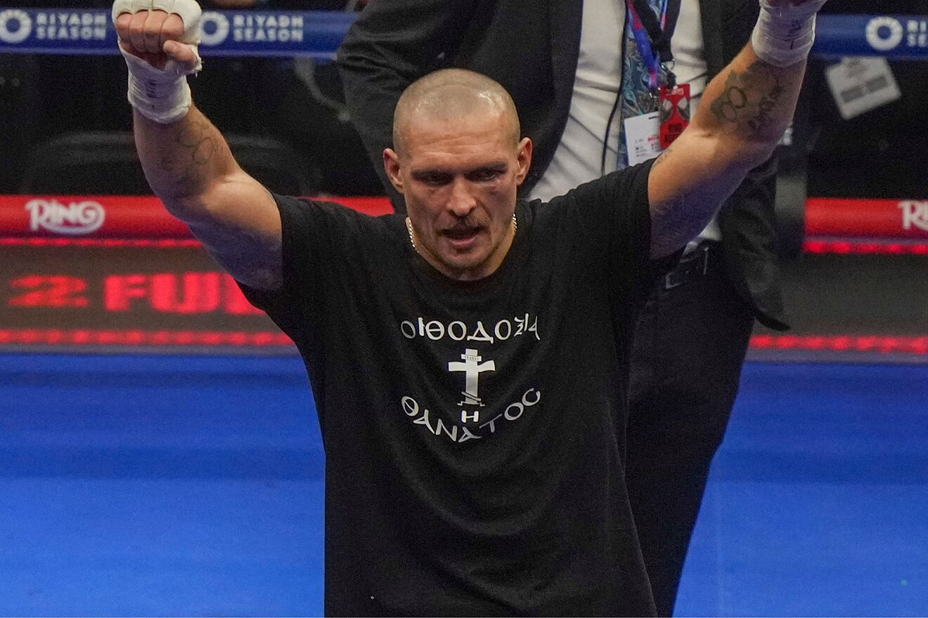 Oleksandr Usyk celebrates in the ring after defeating Tyson Fury.