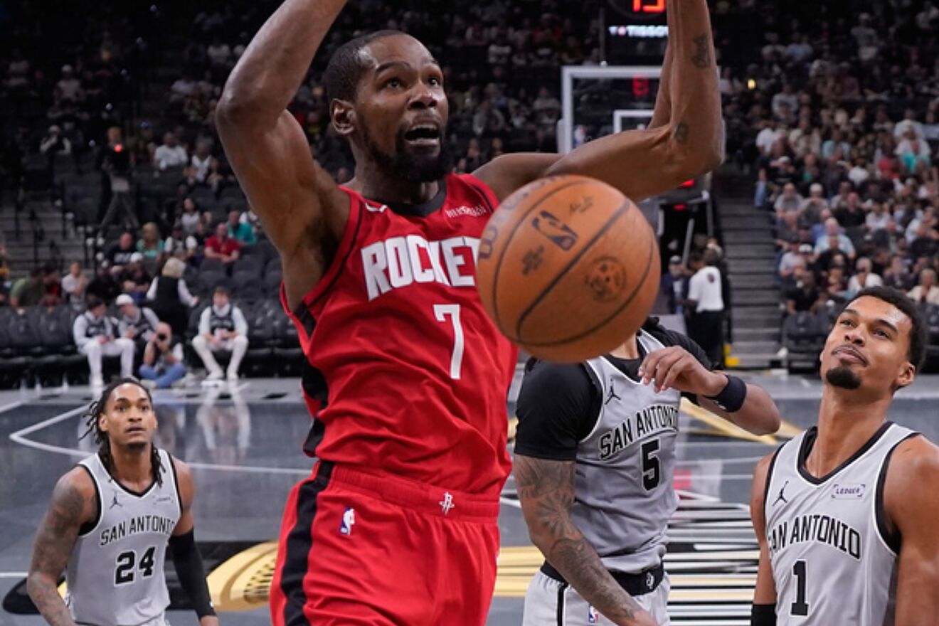 Kevin Durant dunks a basketball during an NBA Cup game between the...