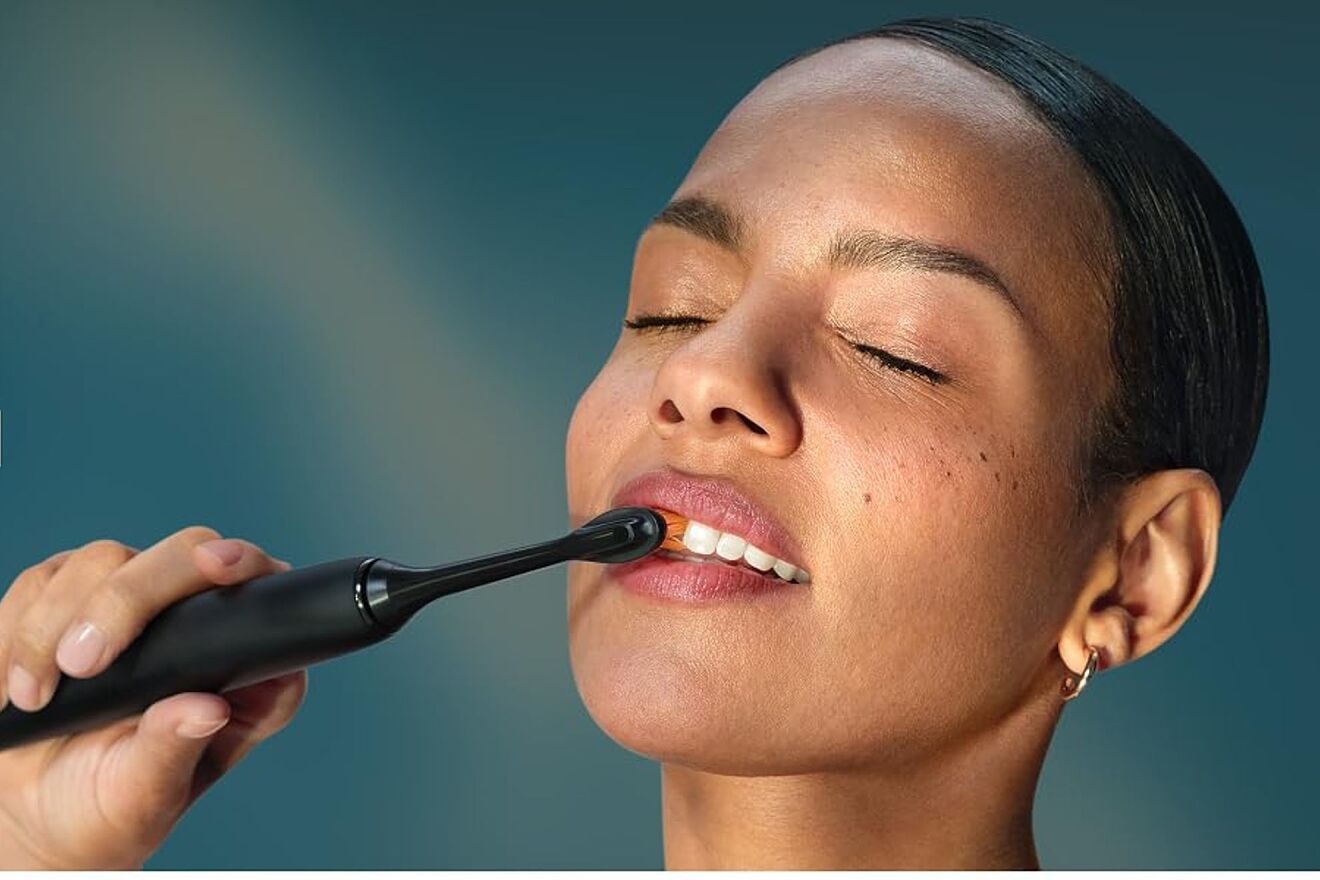 Este cepillo de dientes eléctrico Philips con 4 cabezales cuesta casi la mitad en Amazon.