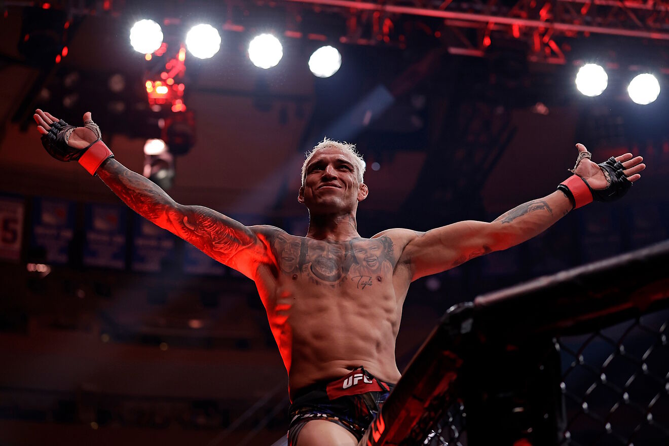 Charles Oliveira crushes Max Holloway and is the new UFC BMF