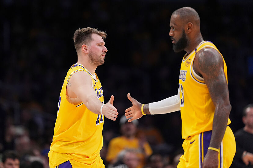 LeBron James and Luka Doncic shine in Lakers' new era with dominant debut win | Marca