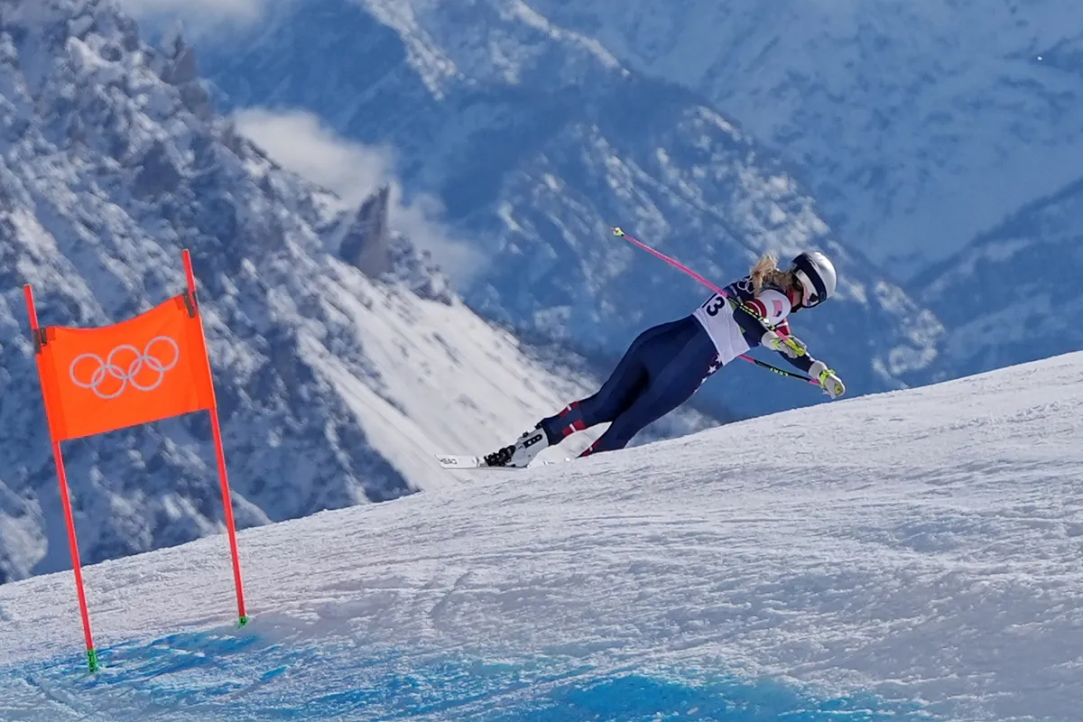 Lindsey Vonn falls and her cry of pain freezes the Winter Olympics