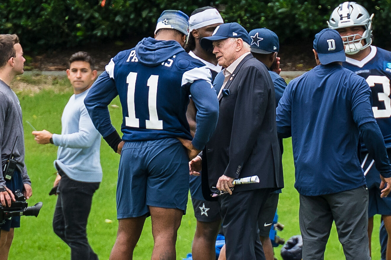Jerry Jones speaks to Micah Parsons during one of the player's last...