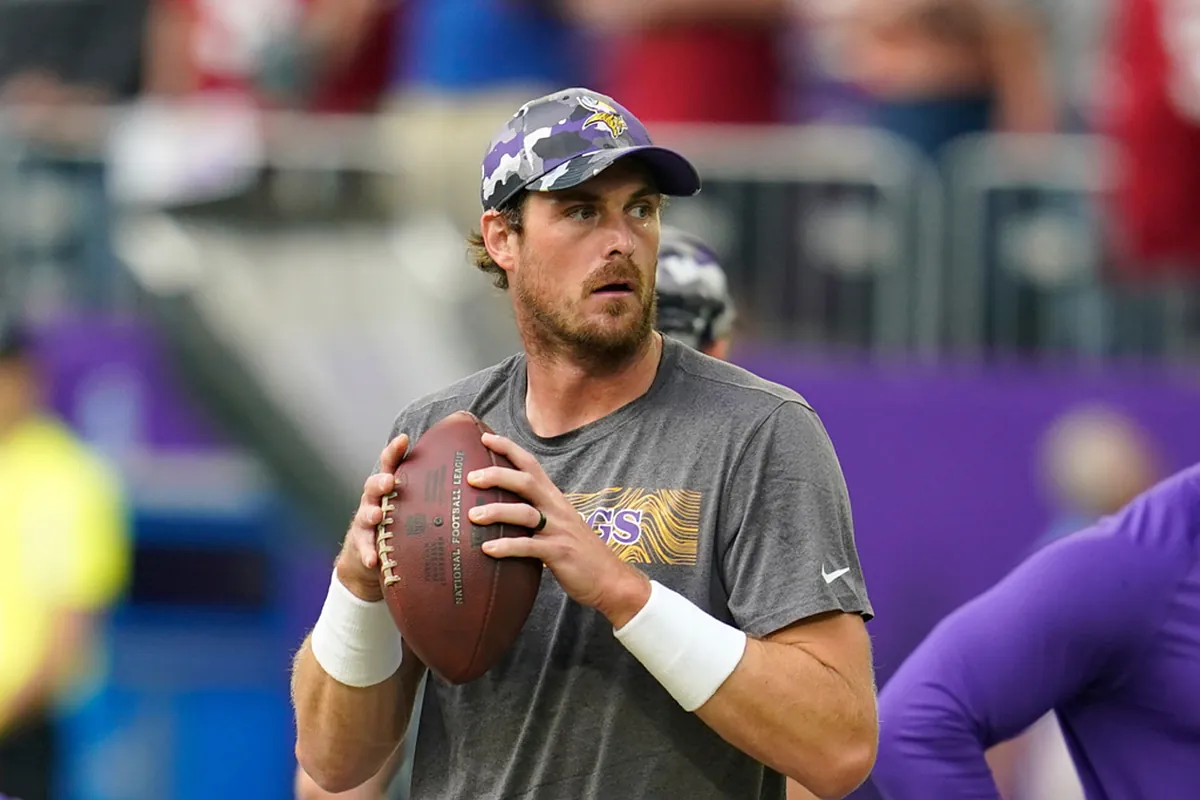 Eagles surprise with the hiring of a young former QB as offensive coordinator