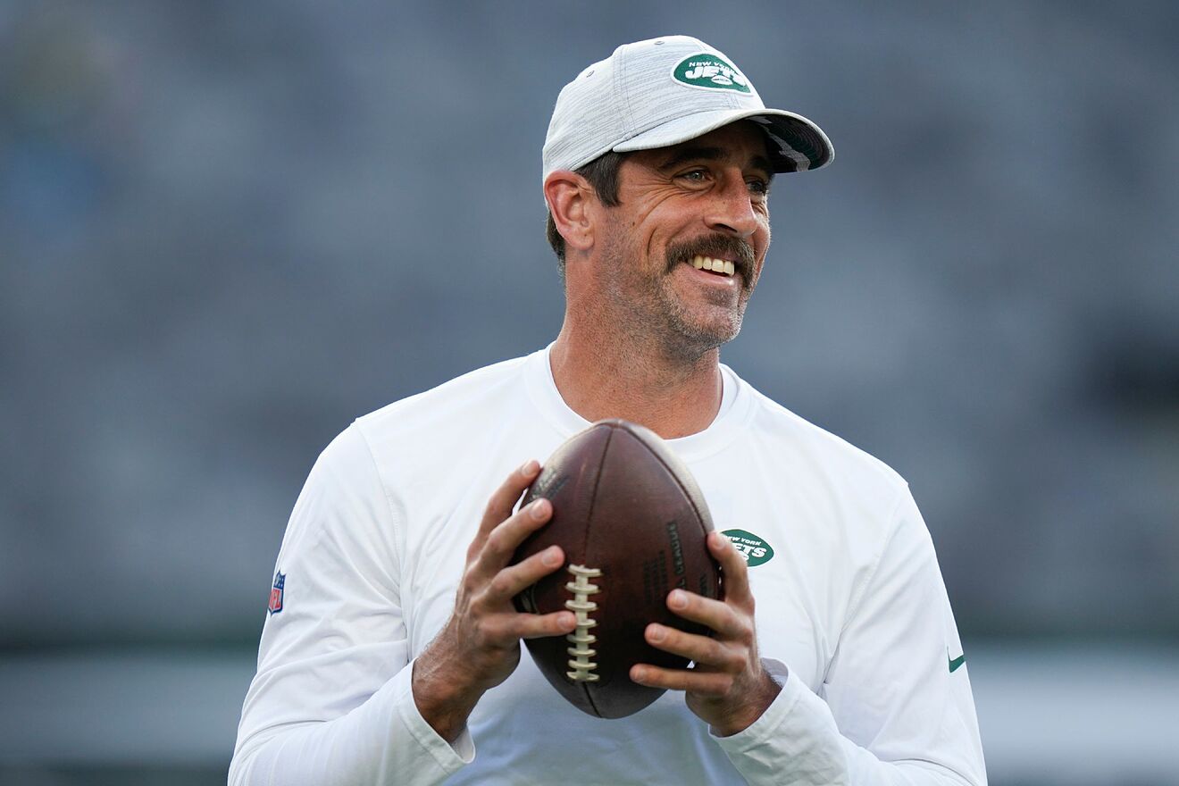 Aaron Rodgers makes leaping, one-handed INT while playing on defense