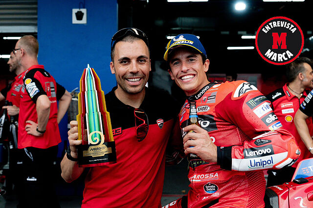 Jos� Luis Mart�nez posa junto a Marc M�rquez.