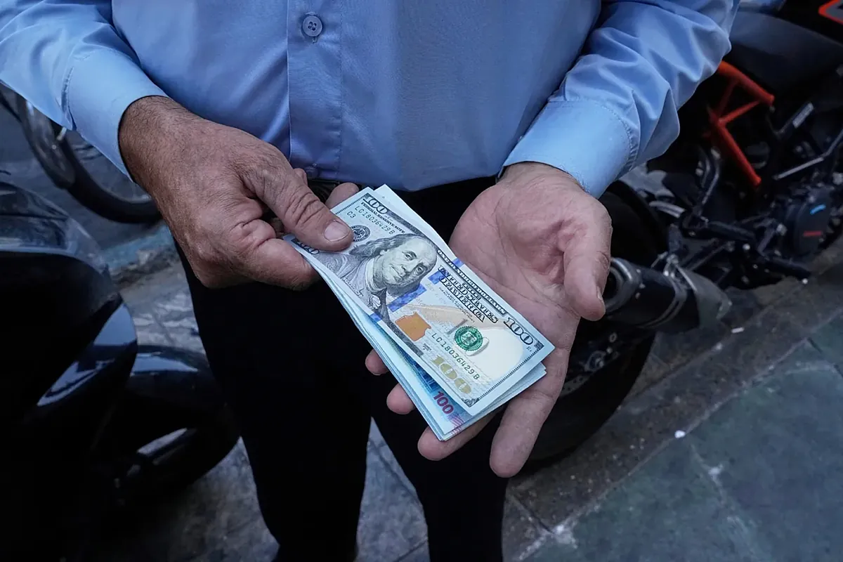 What is the Oregon Kicker Tax Refund and who gets it?