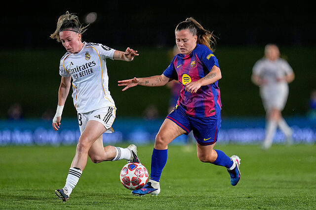 lt;HIT gt;Barcelona lt;/HIT gt;'s Claudia Pina and  lt;HIT gt;Real lt;/HIT gt;  lt;HIT gt;Madrid lt;/HIT gt;'s Eva Navarro, left, battle for the ball during the women's Champions League quarterfinal first leg soccer match between  lt;HIT gt;Real lt;/HIT gt;  lt;HIT gt;Madrid lt;/HIT gt; and  lt;HIT gt;Barcelona lt;/HIT gt; in  lt;HIT gt;Madrid lt;/HIT gt;, Spain, Wednesday, March 25, 2026. (AP Photo/Manu Fernandez) Associated Press / LaPresse Only italy and spain