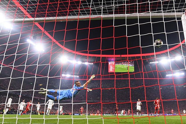 El golazo con el que Olise bati� a Lunin.