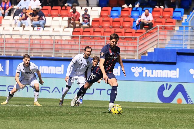 Lanzamiento de penalti en el Eibar - AD Ceuta de hoy