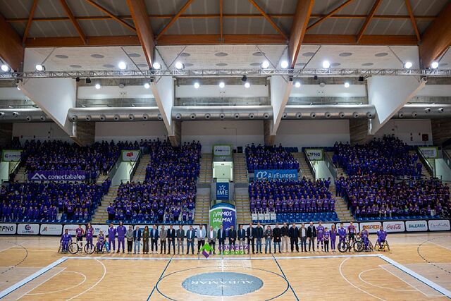 Foto de familia de la fundaci�n Palma Futsal, con m�s de 1.000 deportistas de 12 clubes y nueve especialidades distintas