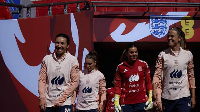 Las jugadoras de la selecci�n espa�ola entrenan en Wembley