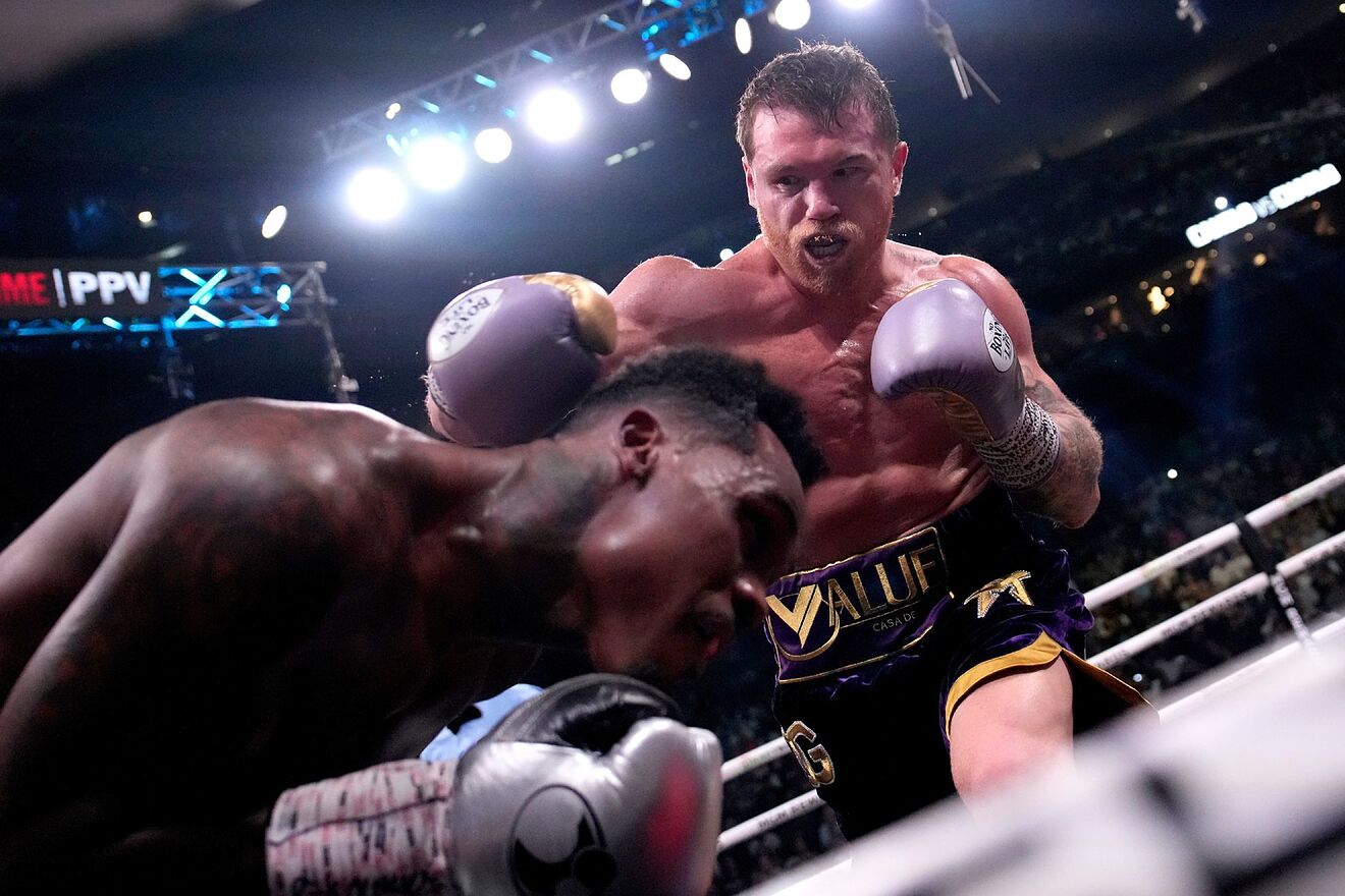 Canelo Alvarez gives master class in boxing to defeat Jermell Charlo,...