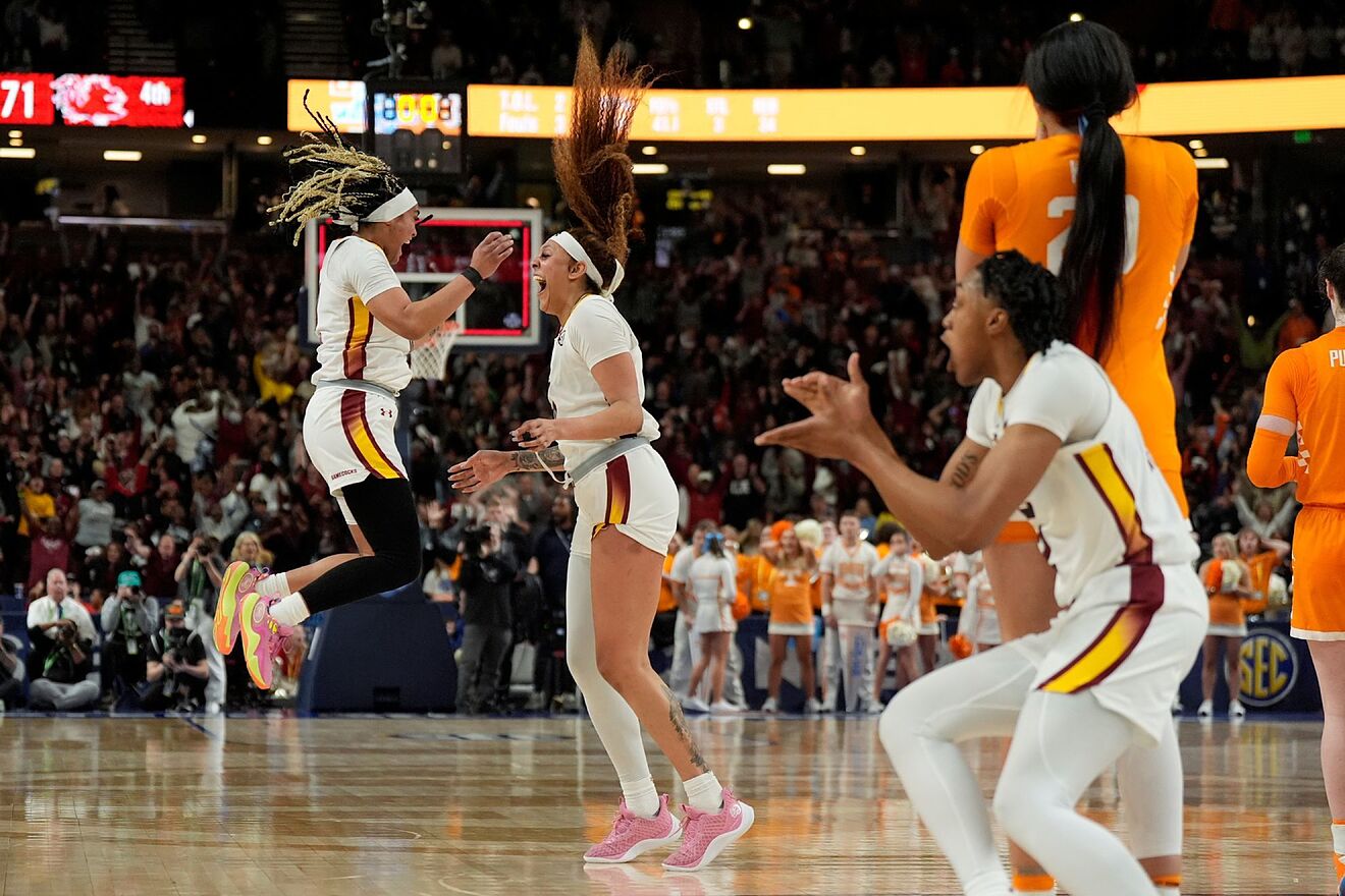 Cardoso's first-ever 3 rescues Gamecocks with win over Lady Vols at...