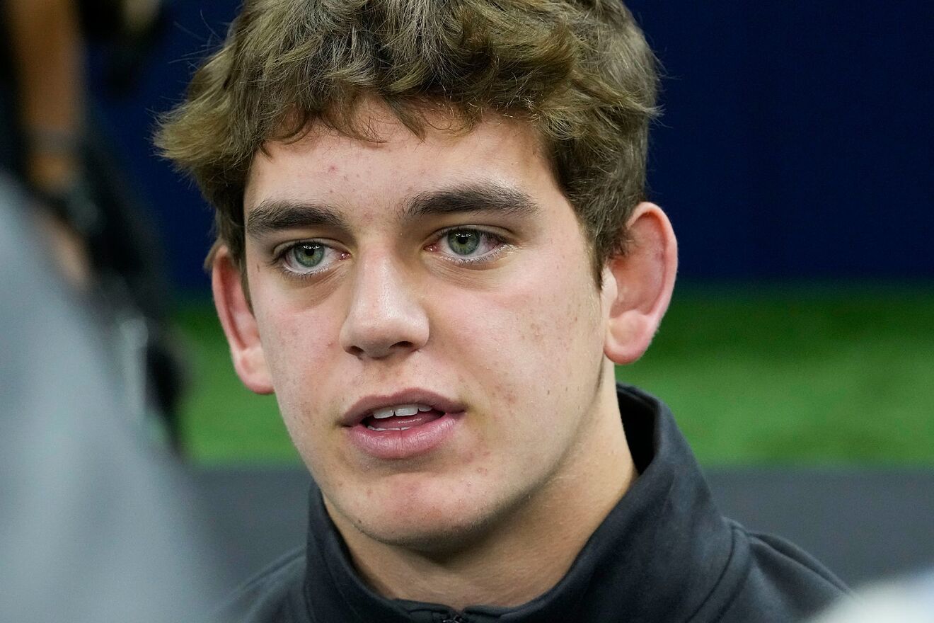 Arch Manning is in the midst of a ctontroversial QB battle with Quinn...