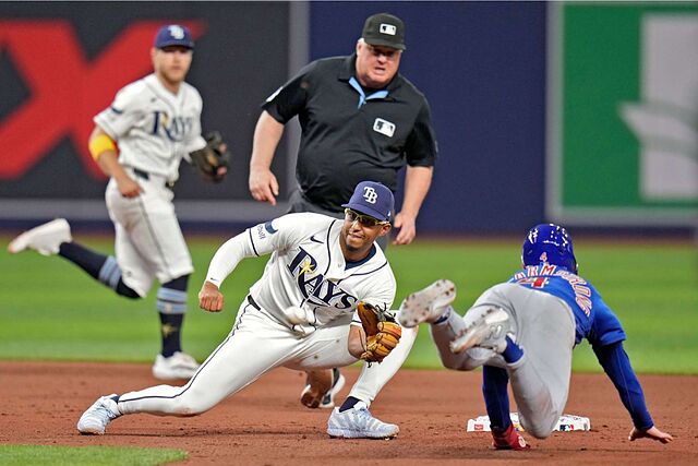 A fan had an awkward moment while going after a foul ball during the Rays vs Cubs game
