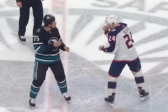 Mathieu Olivier and Ryan Reaves drop the gloves in a heavyweight fight