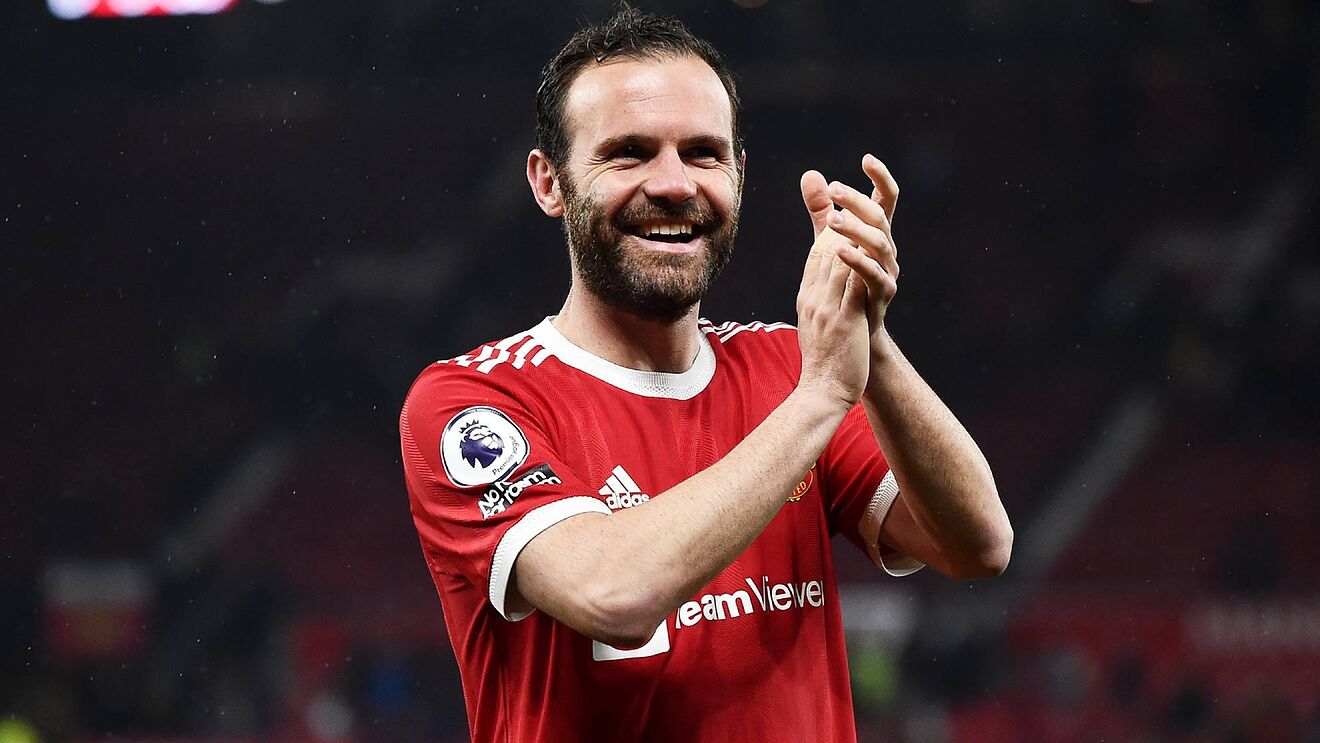 Juan Mata (34) se despide de la afici�n de Old Trafford