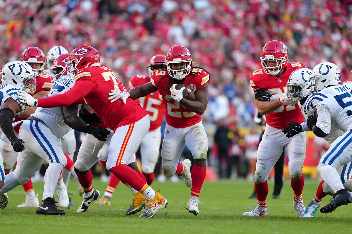 Chiefs keep playoff hopes alive with shock victory over the high-flying Indianapolis Colts
