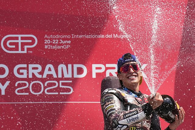 Marc M�rquez celebrando su primer puesto en el GP de Italia en Mugello.