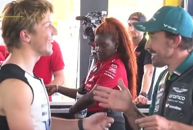 Lawson se r�e con las explicaciones de Alonso tras el GP de Austri.