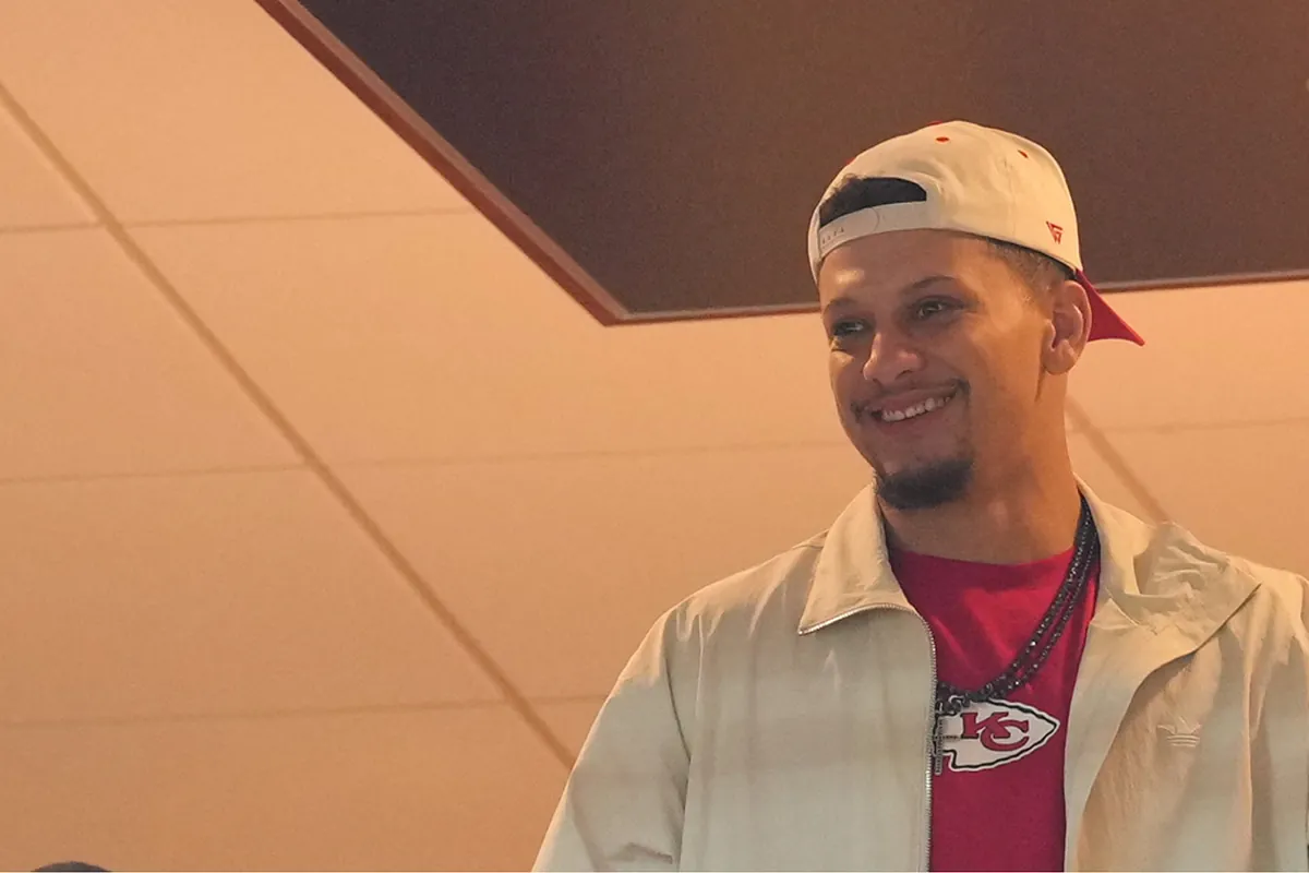 Injured Patrick Mahomes still leads the Chiefs, texts Chris Oladokun before  Christmas Day start