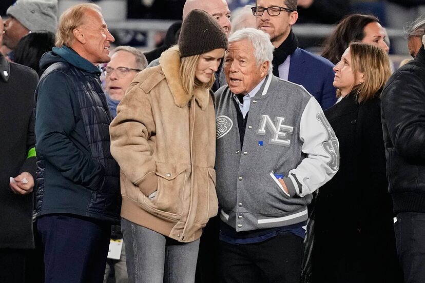 Fans react to Robert Kraft's condition at Patriots-Texans | Marca