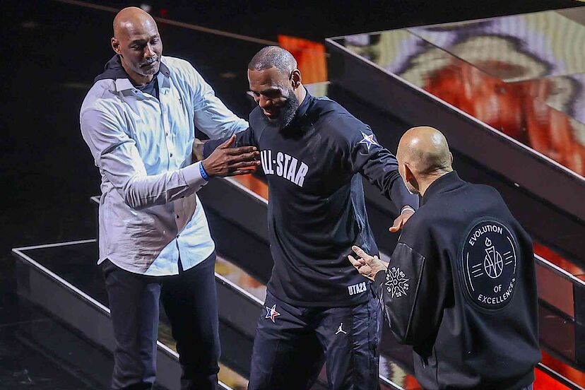 An injured LeBron James receives epic NBA homage alongside Kareem Abdul-Jabbar and Karl Malone | Marca