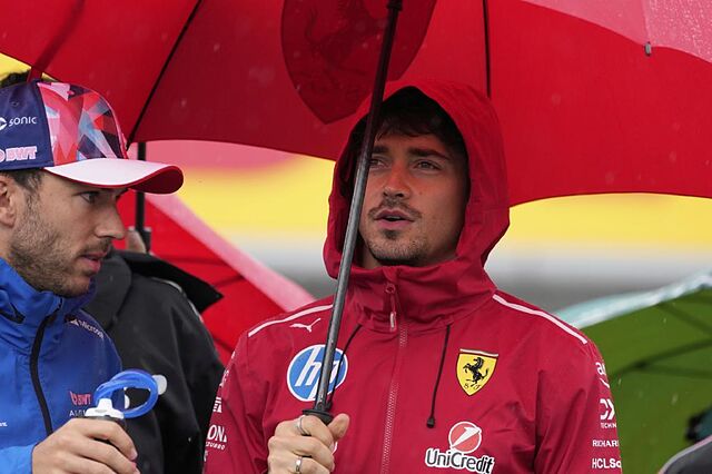 Leclerc y Gasly, bajo la lluvia antes de la carrera.